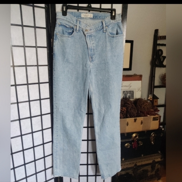 💛 Limited Time Sale💛Abercrombie & Fitch Sky Blue Denim Jeans - Picture 2 of 8